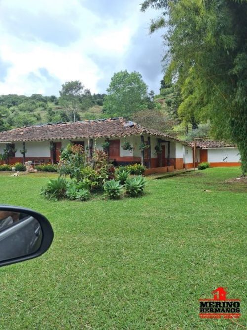 Casa de 4 alcobas en venta en Monta�Ez, Guarne, 280 m² · foto 3 de 24