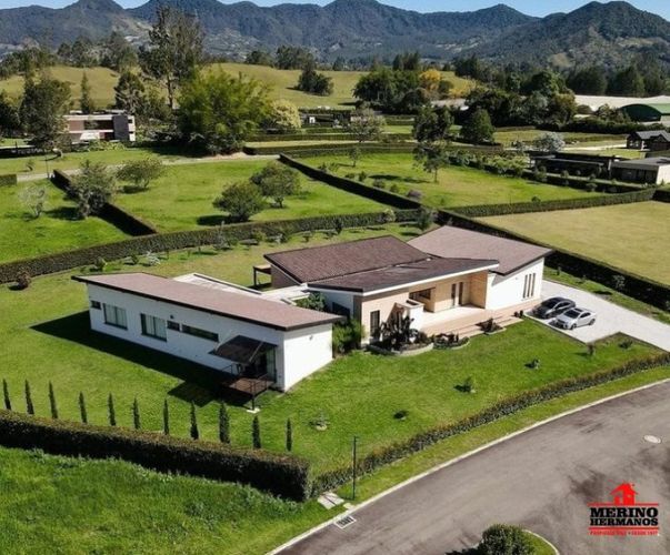Casa de 5 alcobas en venta en La Esperanza, El Carmen de Viboral, 487 m² · foto 3 de 24
