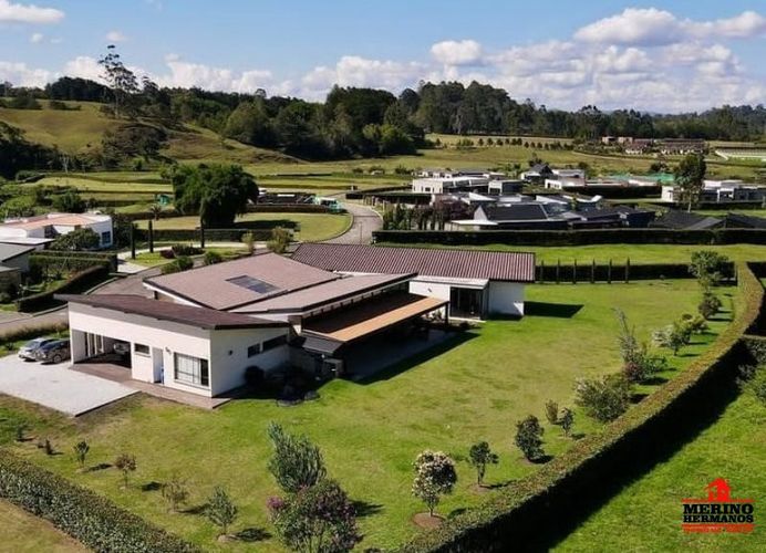 Casa de 5 alcobas en venta en La Esperanza, El Carmen de Viboral, 487 m² · foto 4 de 24