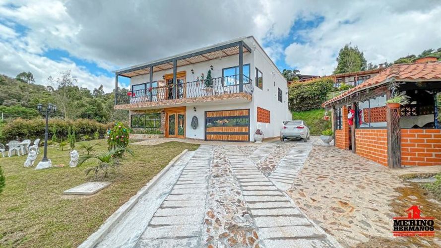 Casa de 9 alcobas en venta en Centro, Rionegro, 600 m² · foto 2 de 24