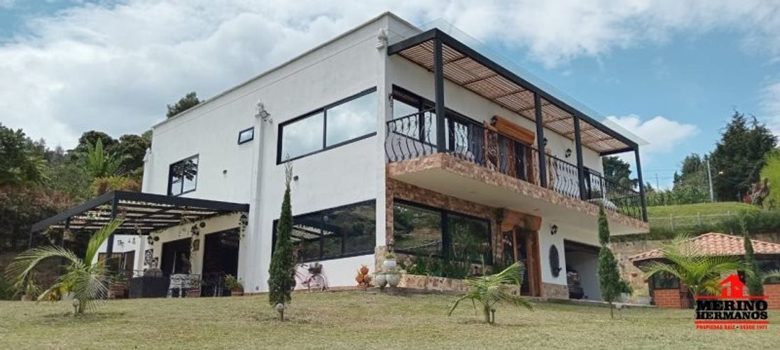 Casa de 9 alcobas en venta en Centro, Rionegro, 600 m² · foto 3 de 24