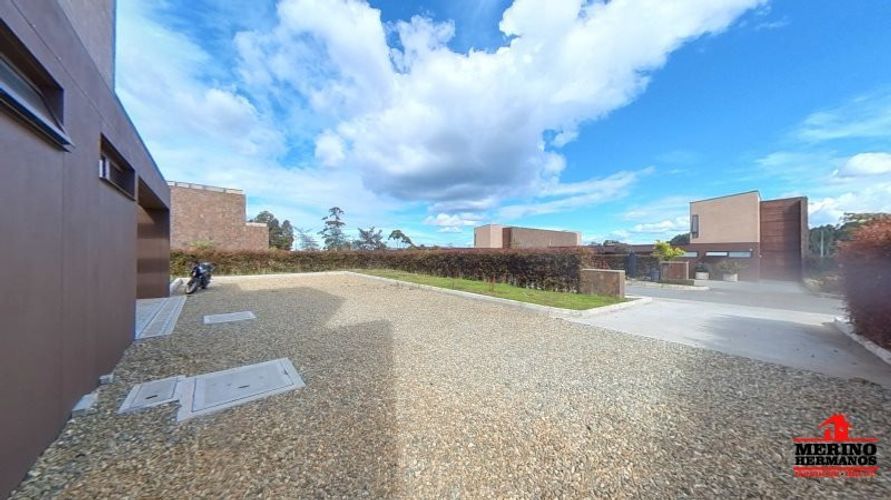 Casa de 3 alcobas en venta en Zuñiga, Envigado, 310 m² · foto 2 de 24