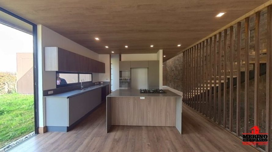 Casa de 3 alcobas en venta en Zuñiga, Envigado, 310 m² · foto 7 de 24