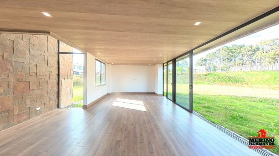 Casa de 3 alcobas en venta en Zuñiga, Envigado, 310 m² · foto 9 de 24