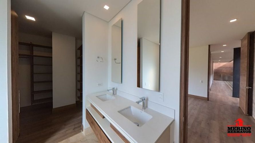 Casa de 3 alcobas en venta en Zuñiga, Envigado, 310 m² · foto 18 de 24