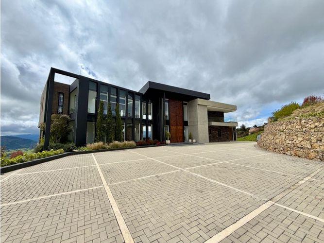 Casa de 4 alcobas en venta en Yerbabuena, Chía, 1100 m² · foto 2 de 24