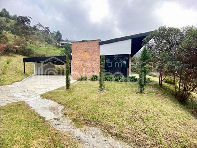 Casa de 4 alcobas en venta en La Catedral, Envigado, 250 m² · foto 3 de 24