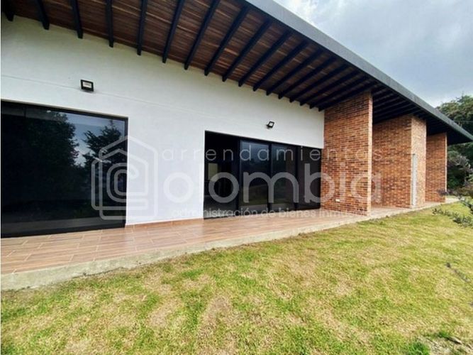 Casa de 4 alcobas en venta en La Catedral, Envigado, 250 m² · foto 4 de 24