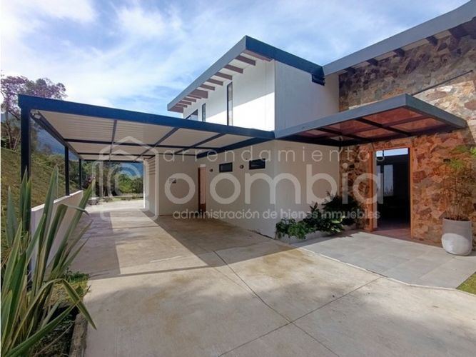 Casa de 4 alcobas en venta en La Catedral, Envigado, 310 m² · foto 2 de 24