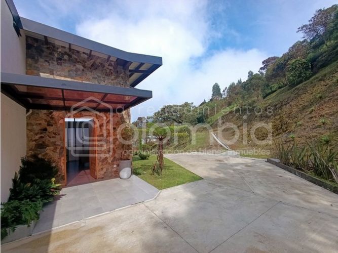 Casa de 4 alcobas en venta en La Catedral, Envigado, 310 m² · foto 4 de 24