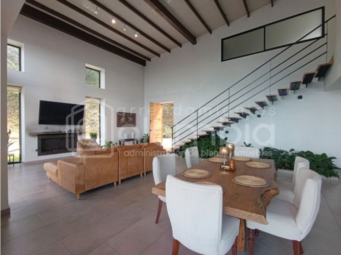 Casa de 4 alcobas en venta en La Catedral, Envigado, 310 m² · foto 8 de 24