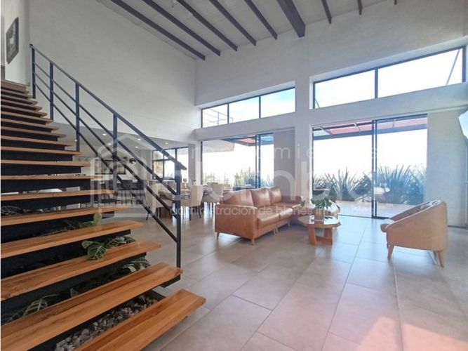 Casa de 4 alcobas en venta en La Catedral, Envigado, 310 m² · foto 13 de 24