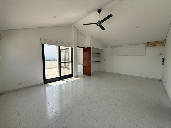 Apartamento de 4 alcobas en venta en Br. La Esmeralda Ii, Girardot, 178 m² · foto 3 de 24