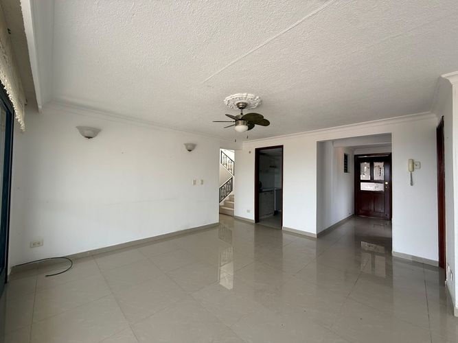 Apartamento de 4 alcobas en venta en Br. La Esmeralda Ii, Girardot, 178 m² · foto 11 de 24