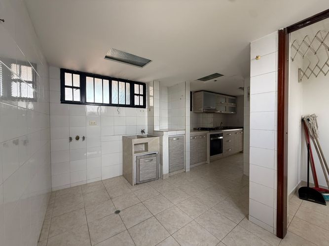 Apartamento de 4 alcobas en venta en Br. La Esmeralda Ii, Girardot, 178 m² · foto 22 de 24