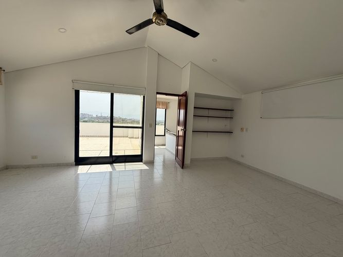 Apartamento de 4 alcobas en venta en Br. La Esmeralda Ii, Girardot, 178 m² · foto 9 de 24
