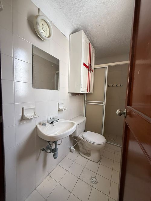Apartamento de 4 alcobas en venta en Br. La Esmeralda Ii, Girardot, 178 m² · foto 19 de 24