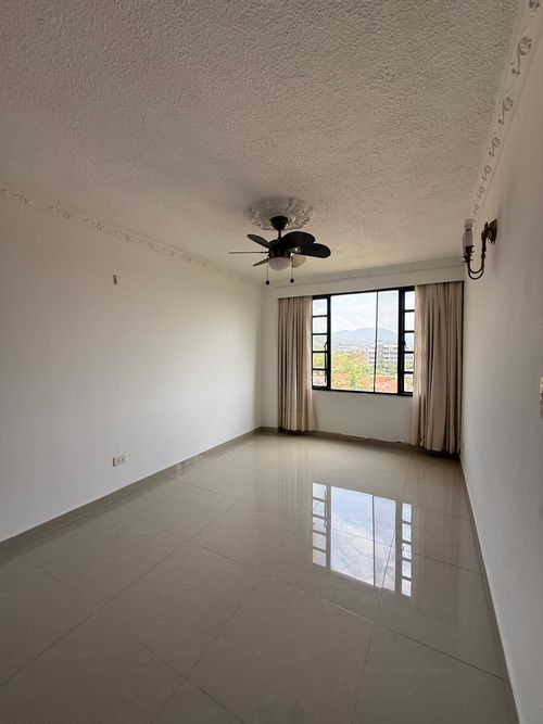 Apartamento de 4 alcobas en venta en Br. La Esmeralda Ii, Girardot, 178 m² · foto 8 de 24