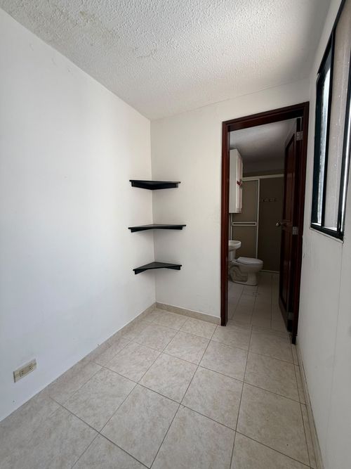 Apartamento de 4 alcobas en venta en Br. La Esmeralda Ii, Girardot, 178 m² · foto 15 de 24