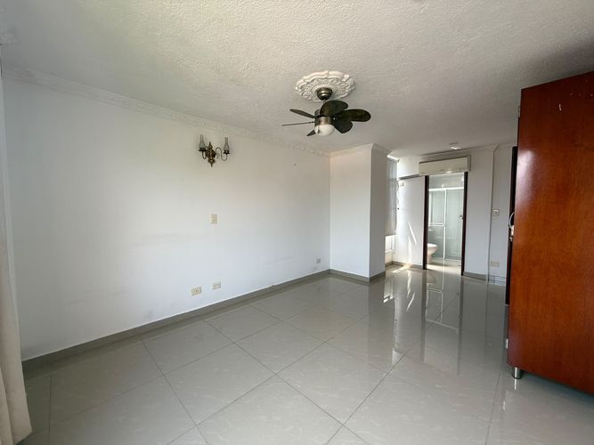 Apartamento de 4 alcobas en venta en Br. La Esmeralda Ii, Girardot, 178 m² · foto 5 de 24