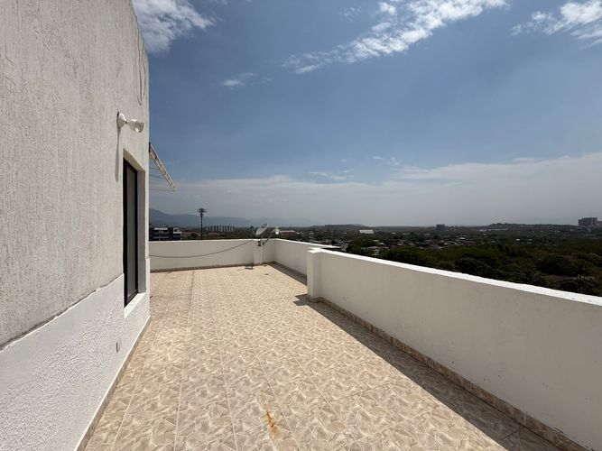 Apartamento de 4 alcobas en venta en Br. La Esmeralda Ii, Girardot, 178 m² · foto 7 de 24