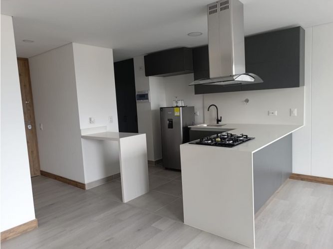 Apartamento de 2 alcobas en arriendo en Ciudad Del Río, Medellín, 90 m² · foto 3 de 15