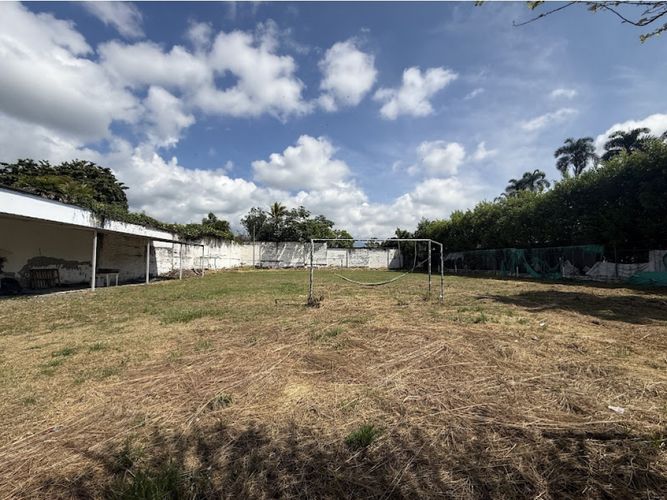 Lote en venta en Ciudad Jardin, Cali, 1722 m² · foto 2 de 16