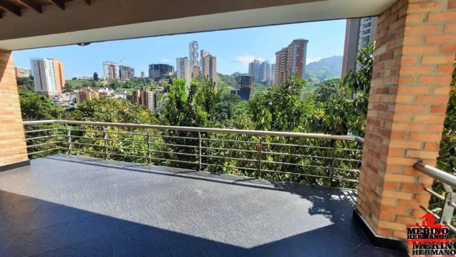 Casa de 6 alcobas en venta en San Jose, Sabaneta, 400 m² · foto 3 de 24