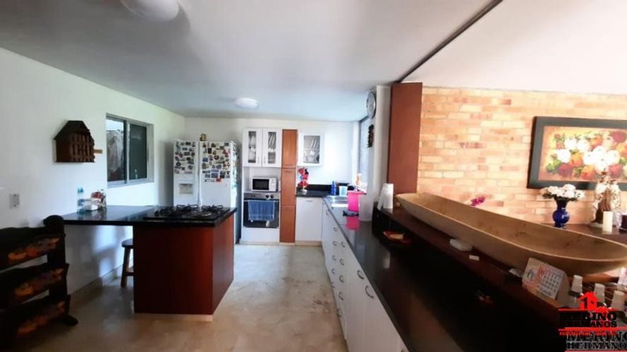 Casa de 6 alcobas en venta en San Jose, Sabaneta, 400 m² · foto 9 de 24