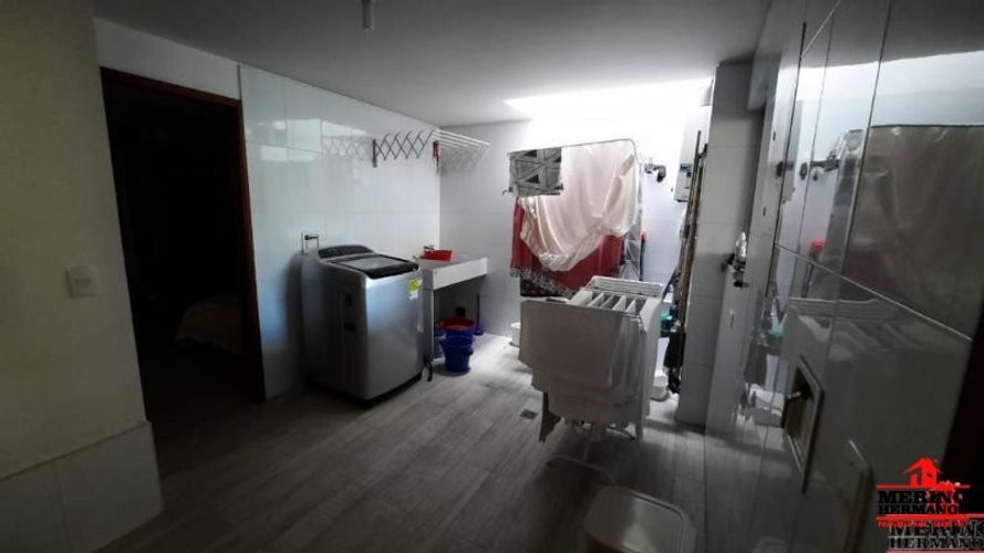 Casa de 6 alcobas en venta en San Jose, Sabaneta, 400 m² · foto 14 de 24
