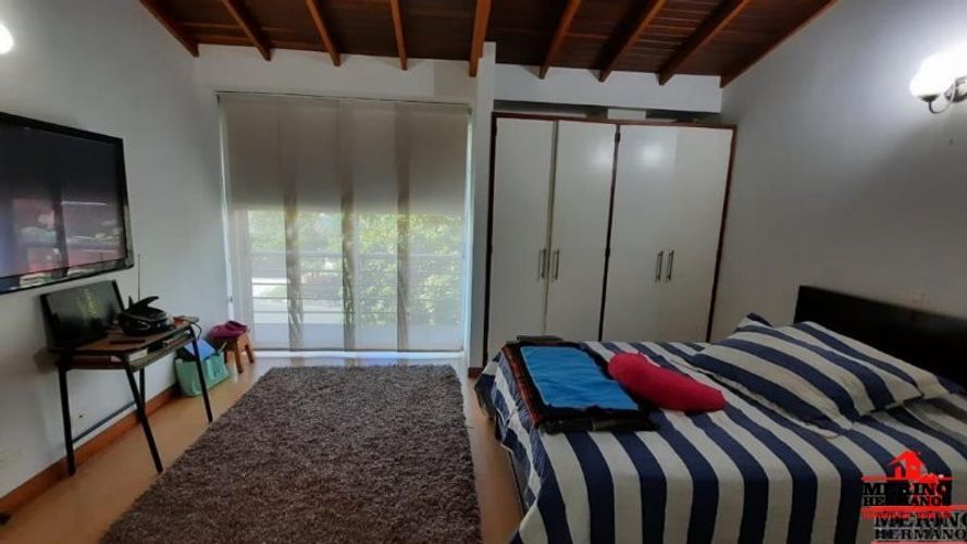 Casa de 6 alcobas en venta en San Jose, Sabaneta, 400 m² · foto 21 de 24
