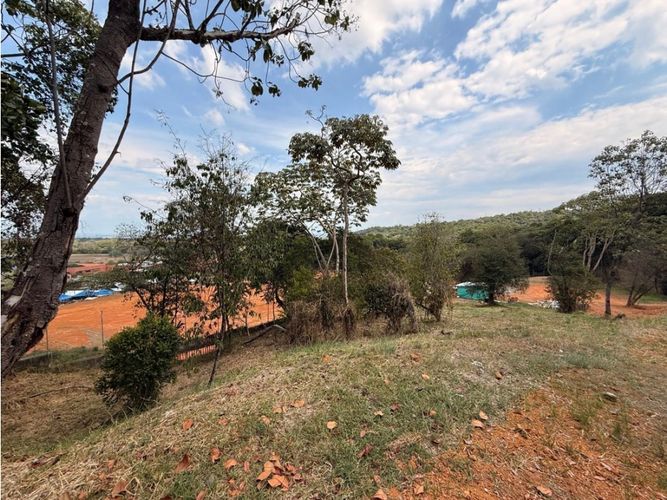 Lote en venta en Pance, Cali, 2400 m² · foto 2 de 4