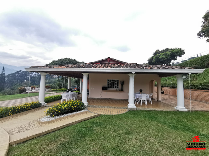 Finca en venta en Actividad Multiple, Copacabana, 230 m² · foto 2 de 24