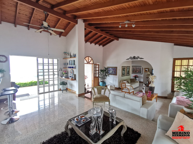 Finca en venta en Actividad Multiple, Copacabana, 230 m² · foto 3 de 24