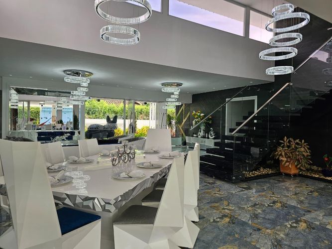 Casa de 8 alcobas en venta en Las Mercedes, Jamundí · foto 2 de 24