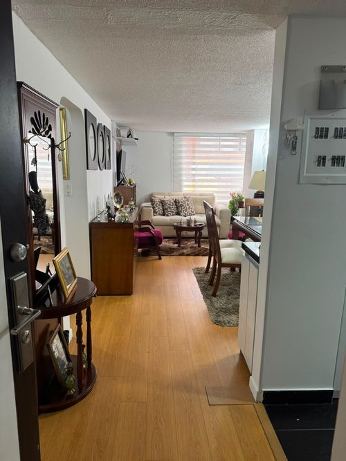 Apartamento de 3 alcobas en venta en Cedritos, Bogotá, 68 m² · foto 2 de 9