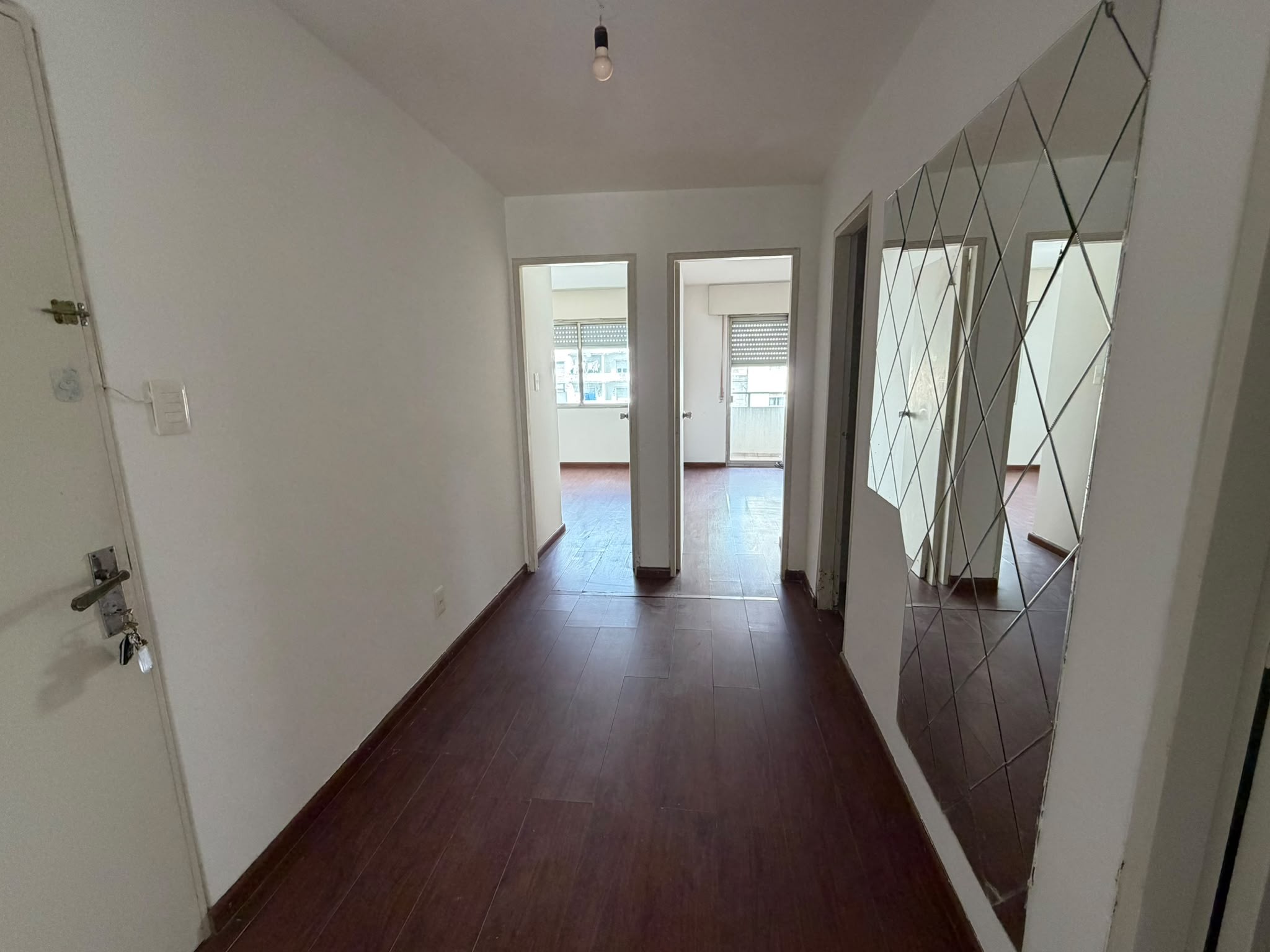 Apartamento 2 Dormitorios, Frente y Contrafrente. Colonia Esq. Tristán Narvaja