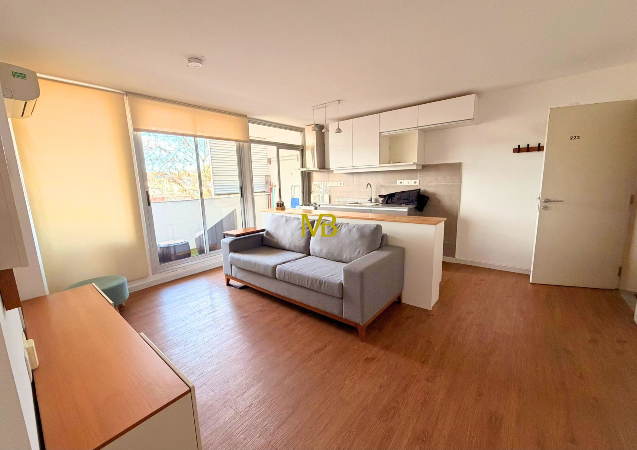 Apartamento En Alquiler De 1 Dormitorio En Brazo Oriental, Semi Amueblado Con Terraza Y Gge.