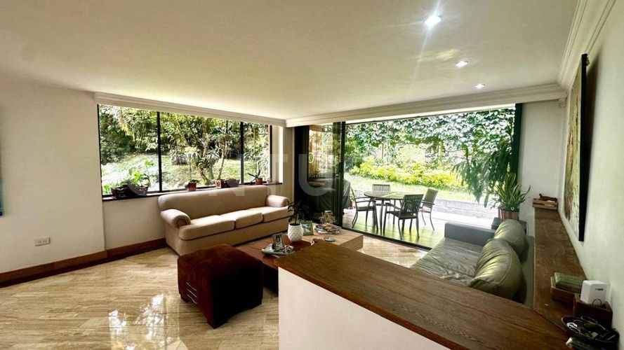 Apartamento de 3 alcobas en venta en San Lucas, Medellín, 268 m² · foto 2 de 19