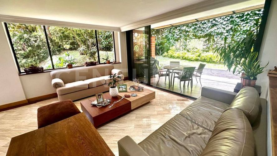Apartamento de 3 alcobas en venta en San Lucas, Medellín, 268 m² · foto 3 de 19
