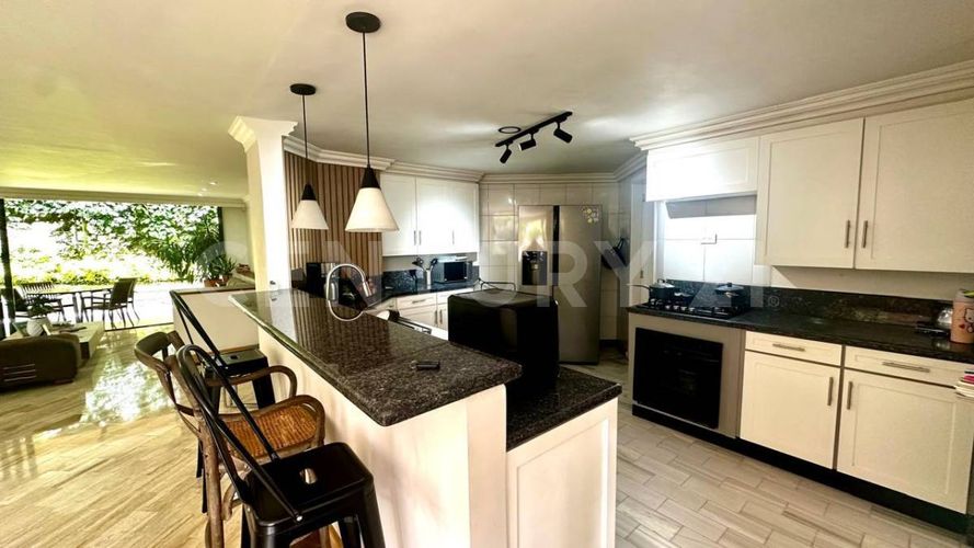 Apartamento de 3 alcobas en venta en San Lucas, Medellín, 268 m² · foto 10 de 19