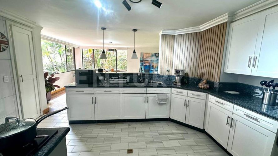 Apartamento de 3 alcobas en venta en San Lucas, Medellín, 268 m² · foto 12 de 19