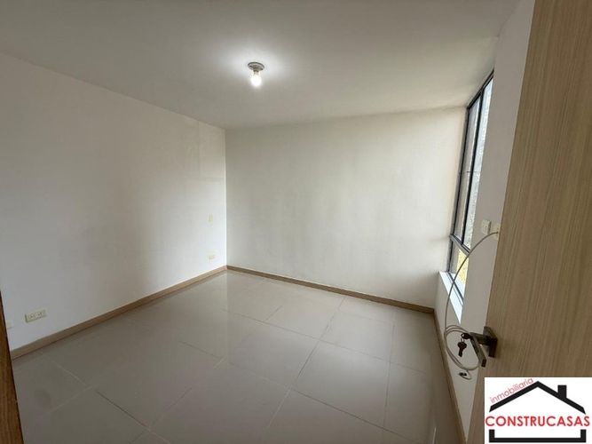 Apartamento de 3 alcobas en venta en Amazonia, Bello, 65 m² · foto 10 de 24