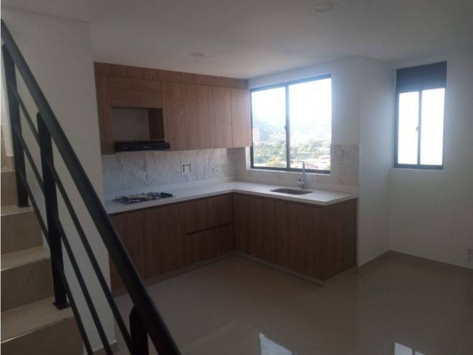 Apartamento de 2 alcobas en venta en Calle Larga, Sabaneta, 126 m² · foto 2 de 18