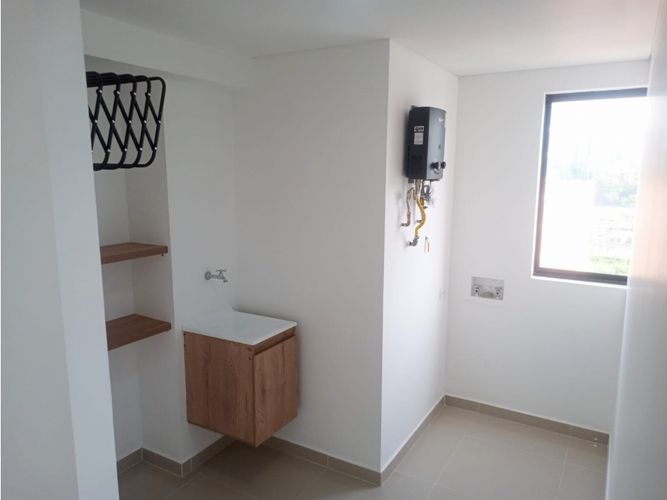 Apartamento de 2 alcobas en venta en Calle Larga, Sabaneta, 126 m² · foto 16 de 18