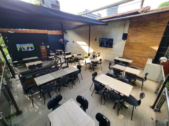 Local en arriendo en El Poblado, Medellín, 300 m² · foto 16 de 24
