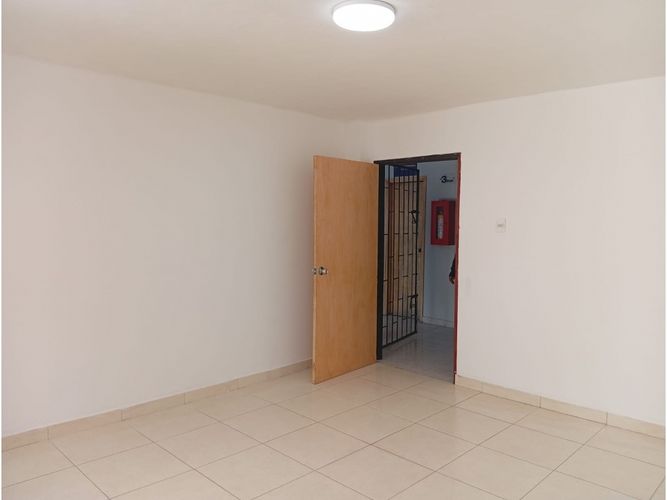 Oficina en arriendo en El Centro, Cartagena, 18 m² · foto 2 de 10