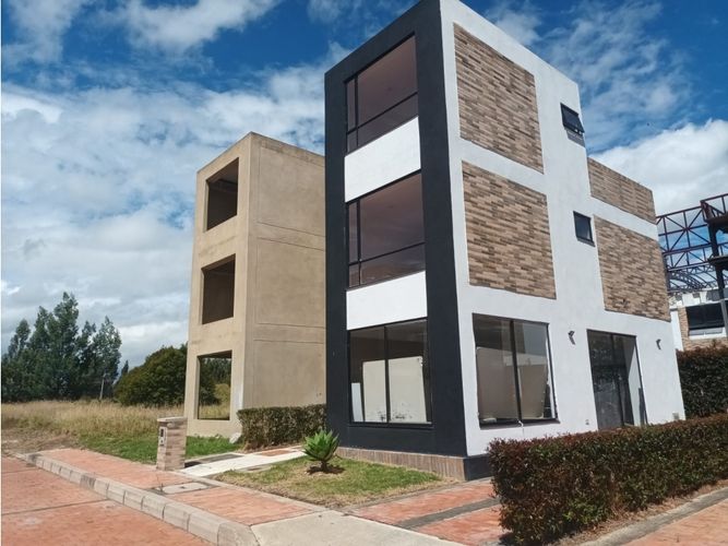 Casa de 3 alcobas en venta en Siberia, Cota, 124 m² · foto 2 de 16