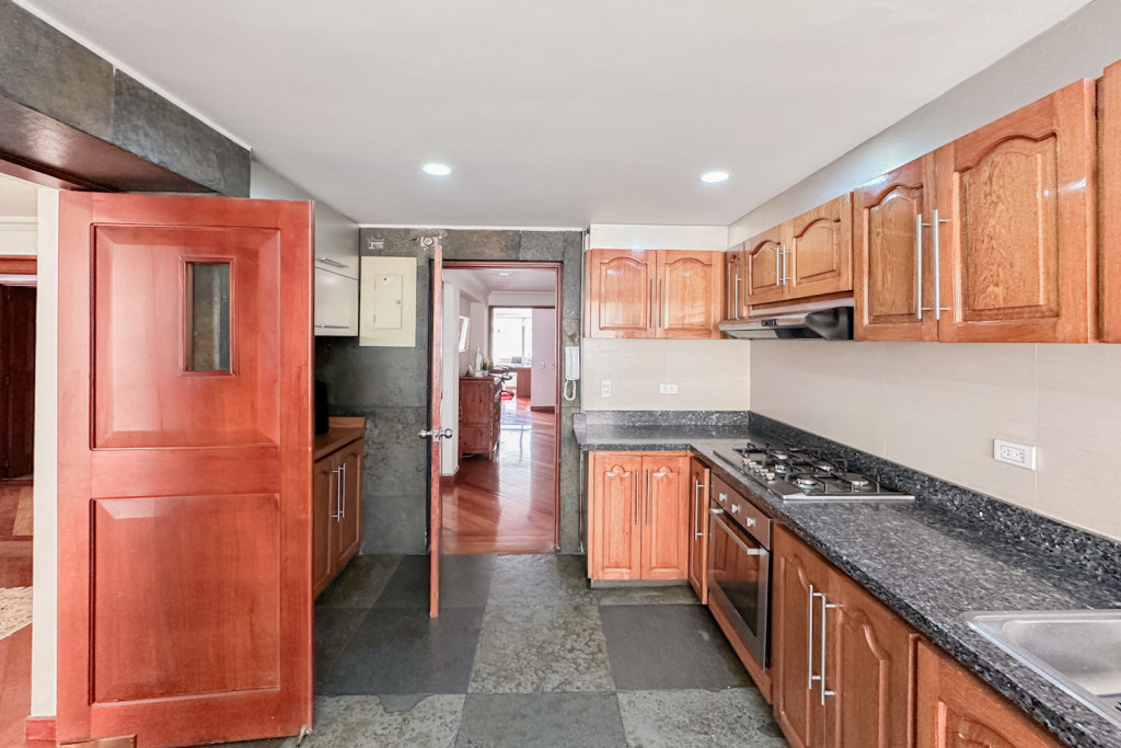 Apartamento en venta en Santa Barbara Occidental, Bogotá · foto 10 de 24