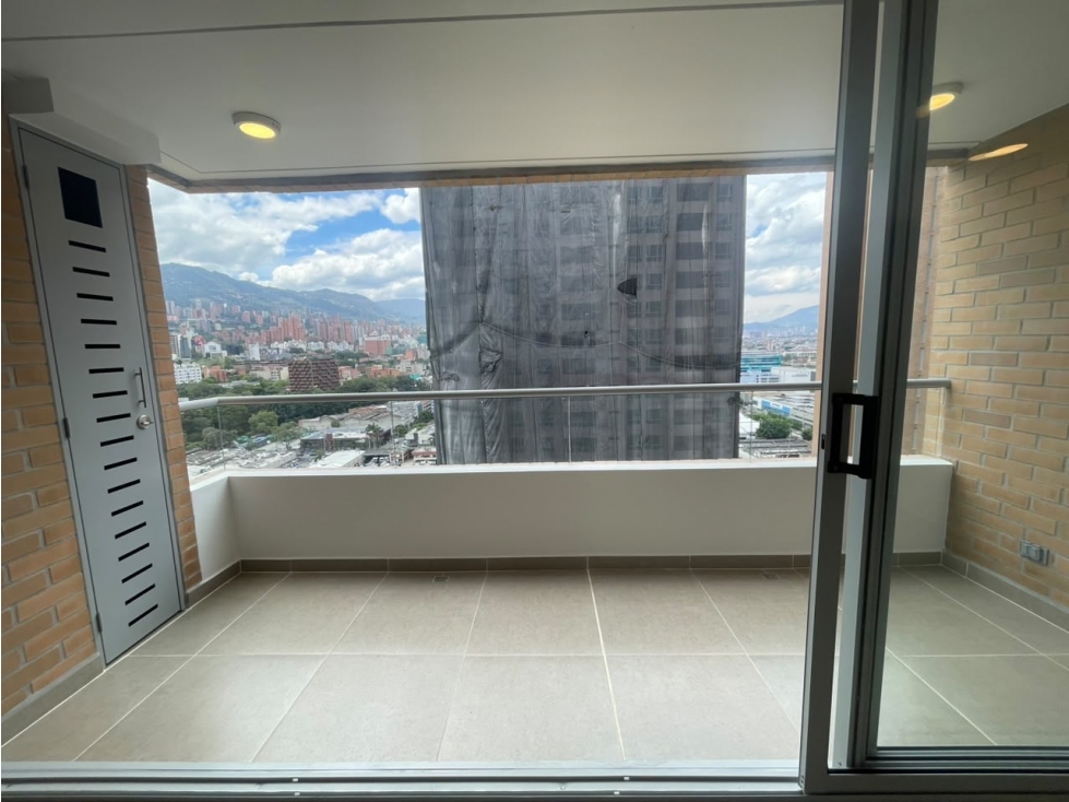 Apartamento en arriendo en Ciudad Del Río, Medellín · foto 3 de 23